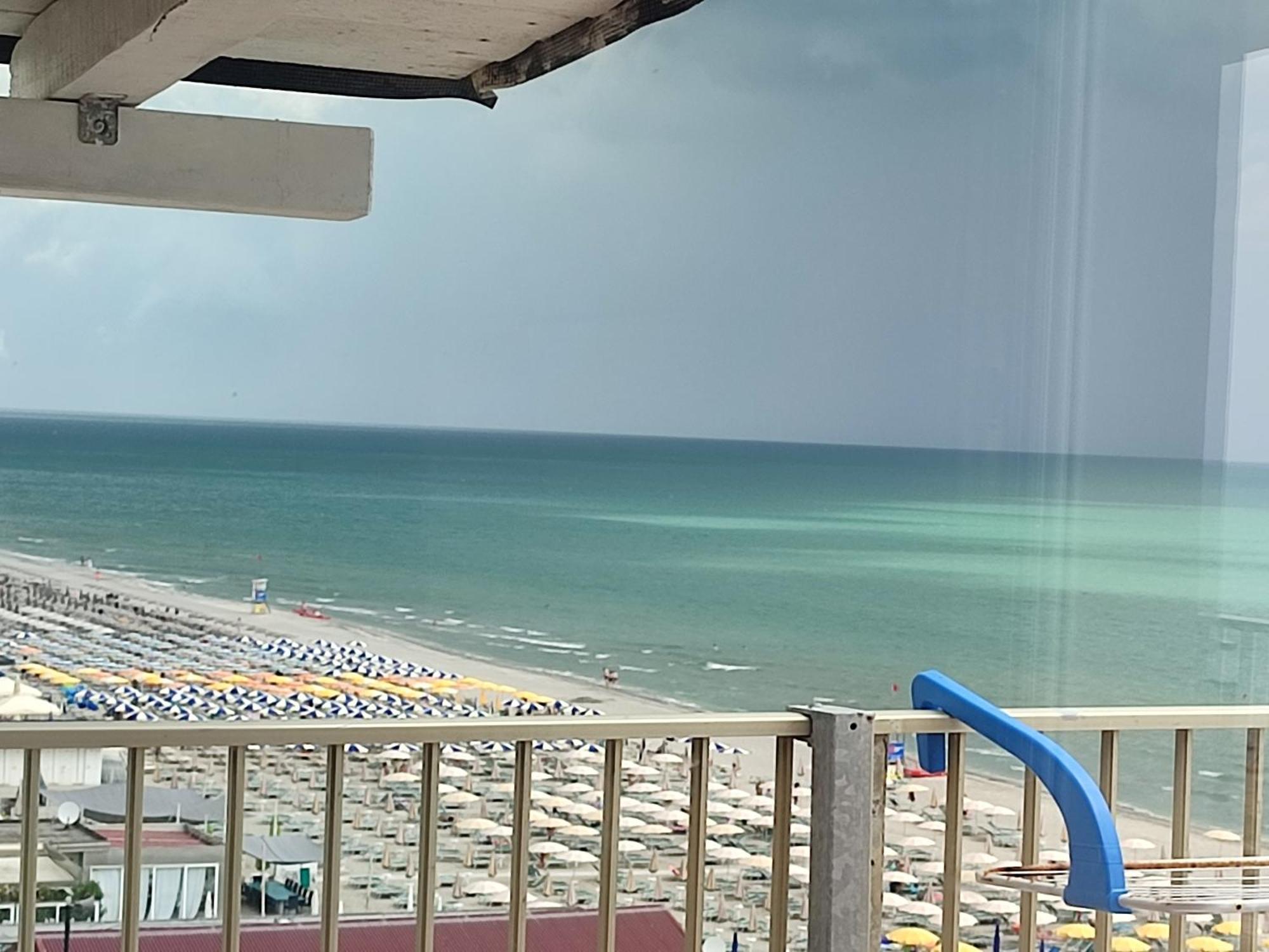 Hotel Negresco Milano Marittima Esterno foto