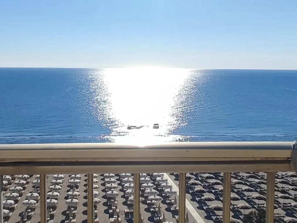 Hotel Negresco Milano Marittima Esterno foto