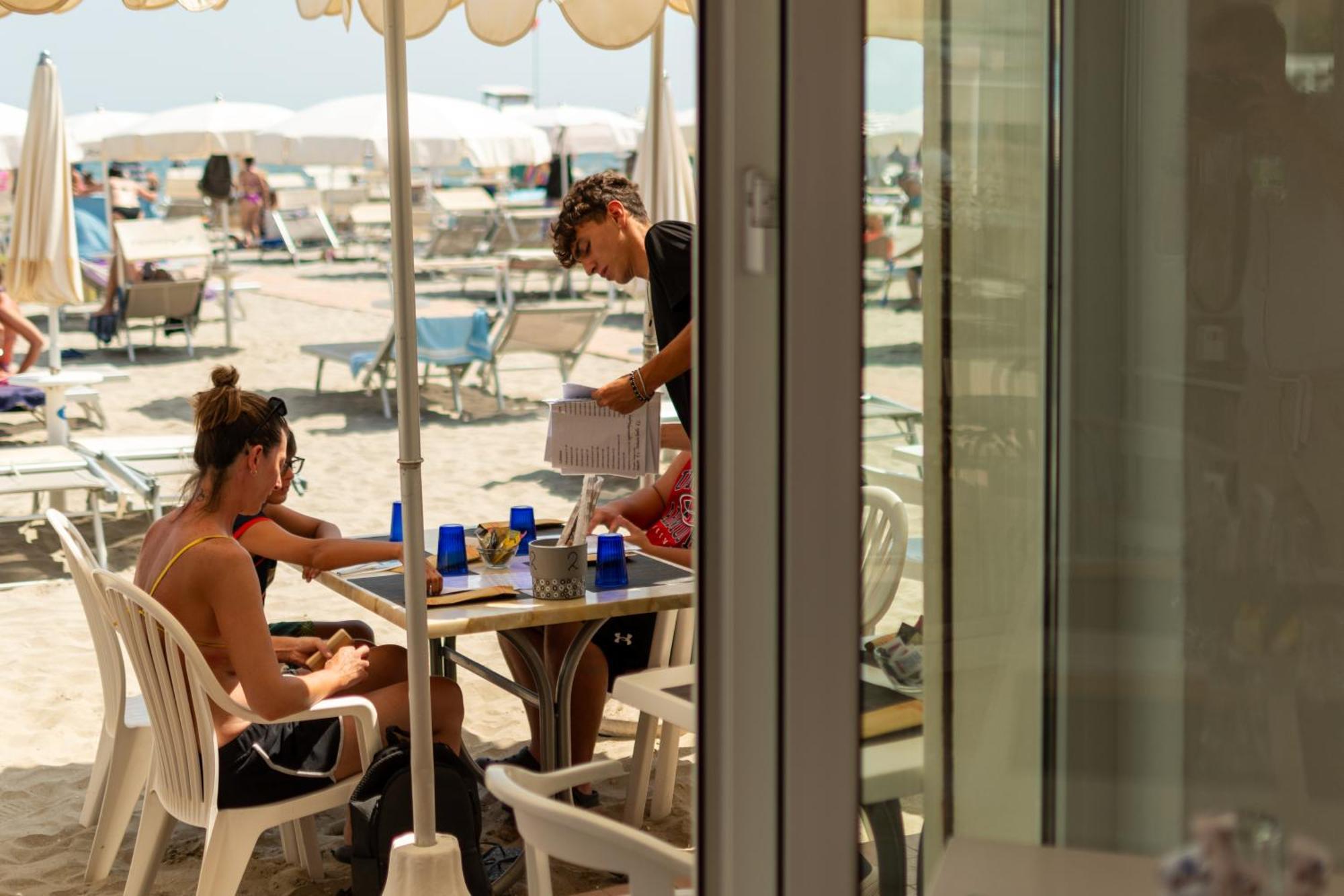 Hotel Negresco Milano Marittima Esterno foto