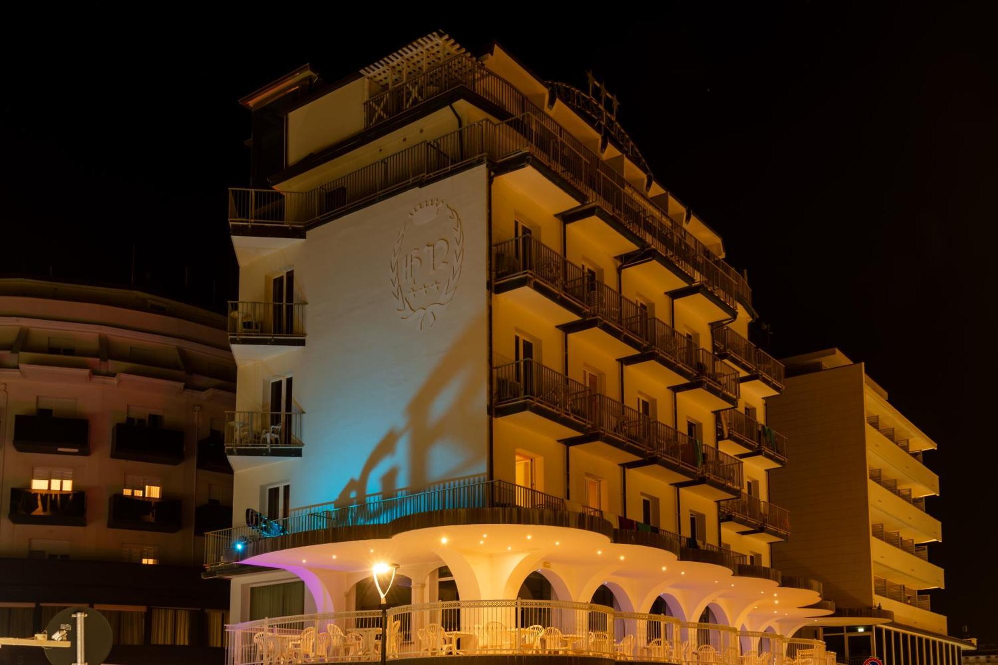 Hotel Negresco Milano Marittima Esterno foto